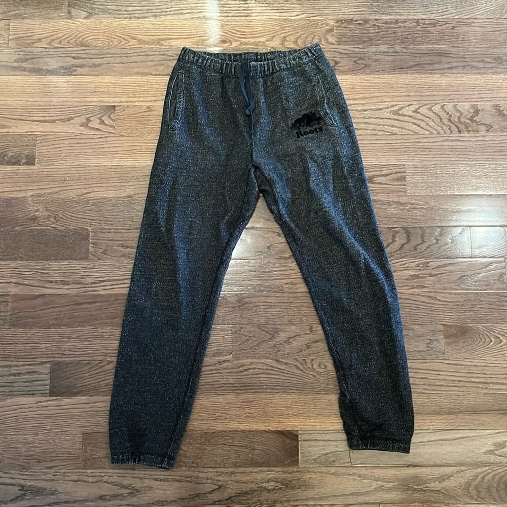 Roots sweatpants salt and pepper
Size small